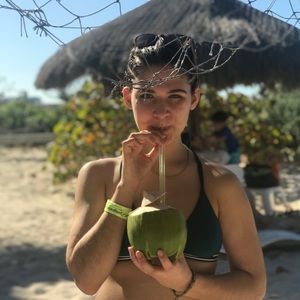 Meet your Posher, Brooke